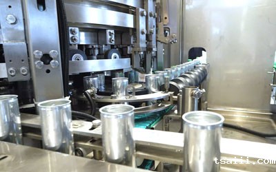 国产智能易拉罐灌装机震撼发布